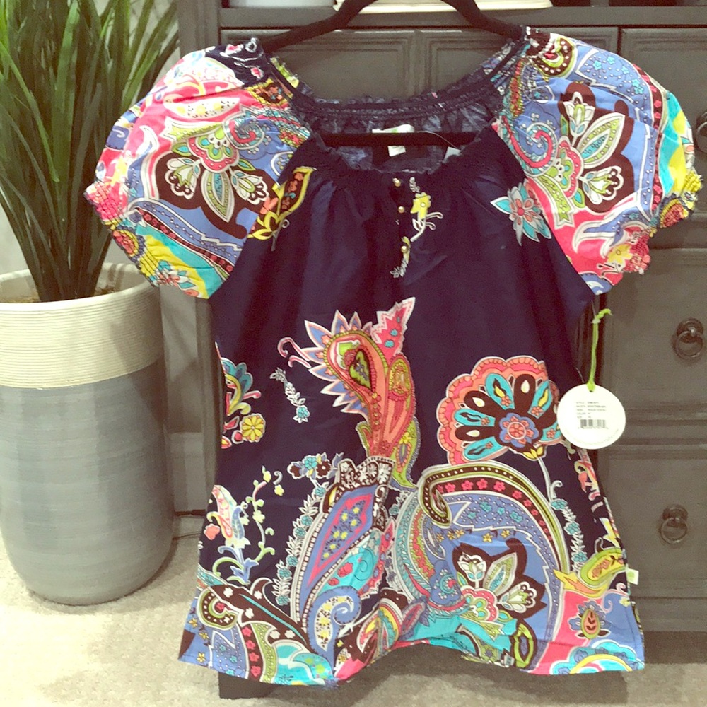 NWT PAISLEY HEALING HANDS SCRUB TOP